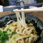 O Takou - ごぼ天うどん 麺 箸上げ