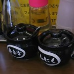 うまいヨゆうちゃんラーメン - 卓上の調味料