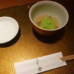 野菜割烹 あき吉 - 先付:うすい豆腐 　秋田県産蓴菜　山葵