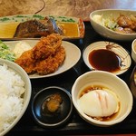 Warakutei Sawa - 全部定食