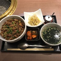 焼肉　福々 - 牛肉丼（１０００円）