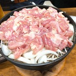 すき焼･鍋物 なべや - 鶏肉鉄鍋