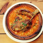 鴨のコンフィともつ入りソーセージのカスレ