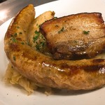 自家製！モツ入り極太ソーセージと豚肉のシュークルート