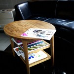 K.Cダイニング - ソファーや雑誌もあります