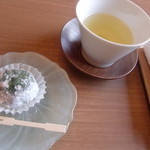炭平 - ウェルカムドリンクと茶菓子