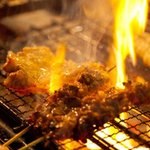 Aburima Senka - 炭火で豪快に焼きますので、焼きたてアツアツをご提供致します。