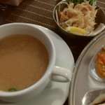 NEPAL KITCHEN HimAL - スープもアッサリ、カレー風味