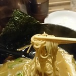 らぁ麺 三軒屋 - 魚介豚骨の細麺