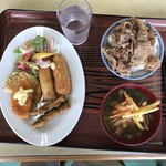 Misaki Shokudou - 本日のマイ定食  ご飯の上に肉じゃがの肉乗せ
                        味噌汁に野菜のかき揚げ入れ