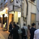 成蔵 - 並んでます。この先にさらに階段の列が