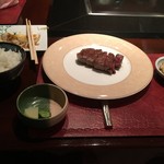 ステーキハウスハマ - 盛り付け。