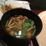 ステーキハウスハマ - ナメコの汁物。