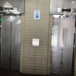 ステーキハウスハマ - エレベーター