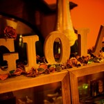 マジックレストラン＆バーGIOIA 銀座 - 店内にはオシャレな小物が随所に