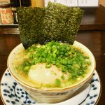 焼鳥どん - 鶏の煮込み煮玉子入り