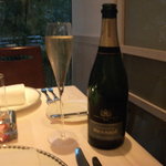 泡／アンリオ／シャンパーニュ・ブリュット・スーヴェラン／ＮＶ