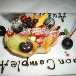 ペルケノー - チュイルのかごに入った季節のフルーツ（たくさん!!）