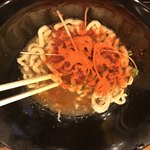 神戸製麺 - 韓国唐辛子を投入して真っ赤に