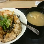 Matsuya - ごろごろチキンのてりたま丼。