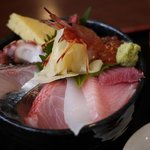 魚小路 - 海鮮丼のキンメと〆サバが・・・