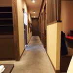 なな輝 - 店内はモダンな雰囲気で個室もあります。