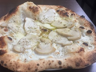 小麦がうまいピザの店 PIZZA PAZZA - クワトロ　ポルチーニ