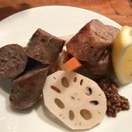 炭火焼鳥 きち蔵 - 短角牛ソーセージと白金豚ソーセージ