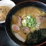 らーめん一平 - 味噌ラーメン＆半チャーハン