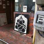 シャングリラ - タンドール釜前にコックの姿