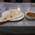 Pakistan Indian Restaurant Taj - カリーとナン