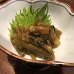 鶏イチズ - 付き出しのフキ