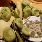 食堂 あいそ - やき空豆　ウメ塩とプロセスチーズ