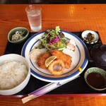 食彩ぐぅ - カニクリームコロッケとアジフライランチ