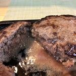 ステーキ 黒べこ。 - ハンバーグ 肉汁ジュワー‼︎