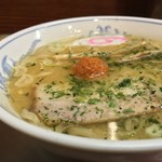 #食べログ的に撮るとこうなる。  久しぶりのからみそ、青海苔、魚介風味のスープ。