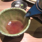 一東菴 - 蕎麦湯を注ぐ