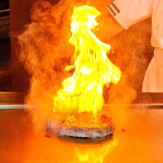 できたてメニューにそのまま興じて頂ける鉄板焼スタイルです