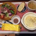 Cafe STAND+ - スタンドプラスランチ+デザート　1500円 → 1000円（ランパスvol.11提示） 生ハムサラダ・グラタン・スープ・デザート・ドリンク