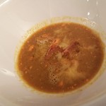 ヴィラ・デル・ソル - 魚の裏ごしスープ。魚の旨味を存分に凝縮したスープにチーズが仄かなアクセントを添えます。