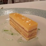 ヴィラ・デル・ソル - レモンのオペラ。しっとりした生クリームのケーキですが、表層のレモンの酸味が食感を軽く感じる一品です。