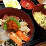 秋乃家 - 海鮮丼セット（950円）