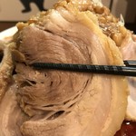 麺屋 歩夢 - 【2018.4.24】豚バラをロールしたどデカイやつ。