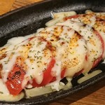 炭火串焼 初代バッジョ - チーズ炙りトマト焼き