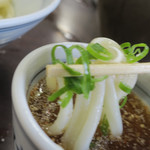 釜あげうどん 長田 in 香の香 - 釜あげ 大　薬味を投入し啜る