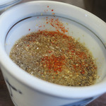 釜あげうどん 長田 in 香の香 - 釜あげ 大　薬味を投入し啜る