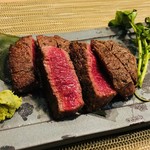 町田 うなぎ流木 - 山梨の銘柄牛「甲州牛」のヒレステーキ。わさびと岩塩がよく合います
