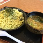 くるまやラーメン - しょうゆつけめん
            暑い日だったのでつけめんを！結構にんにくが効いていてガツンときました。美味しかった〜‼︎