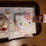 キャラクターフードコート - キティちゃんのお弁当とキティちゃんのマグカップデザート