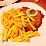 Paulaner am Thielenplatz - シュニッツェル・ヴィーナーアルト。ウイーン風、ですね。バタが効いてます。